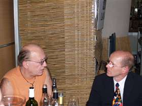 Vína z regionu Languedoc-Roussillon nechybí ve sklípku Petra Jandy (na snímku s Miloslavem Miškayem na veletrhu Víno & Destiláty 2006)